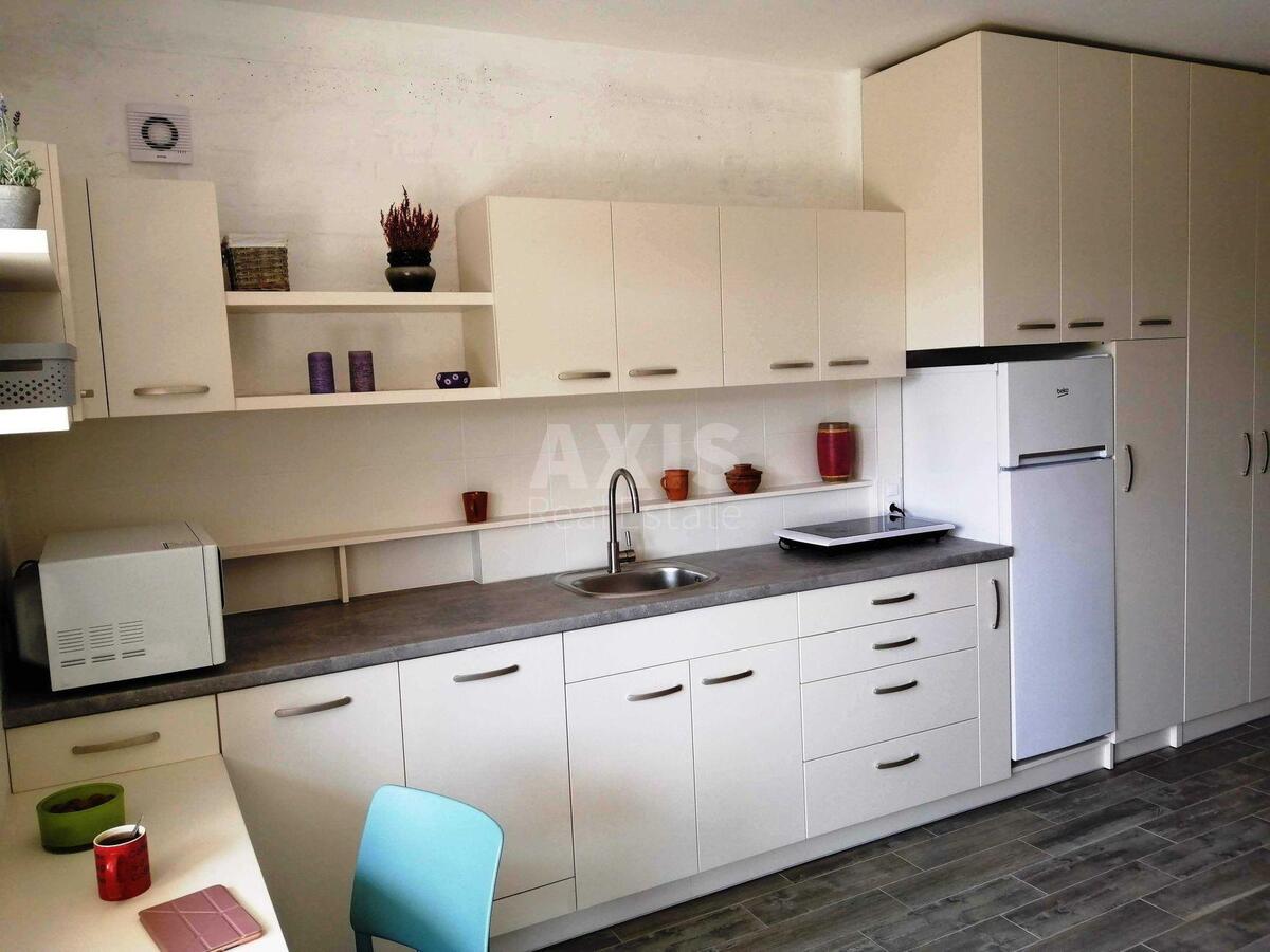 1k apartment vul. Majkops'ka 1А0