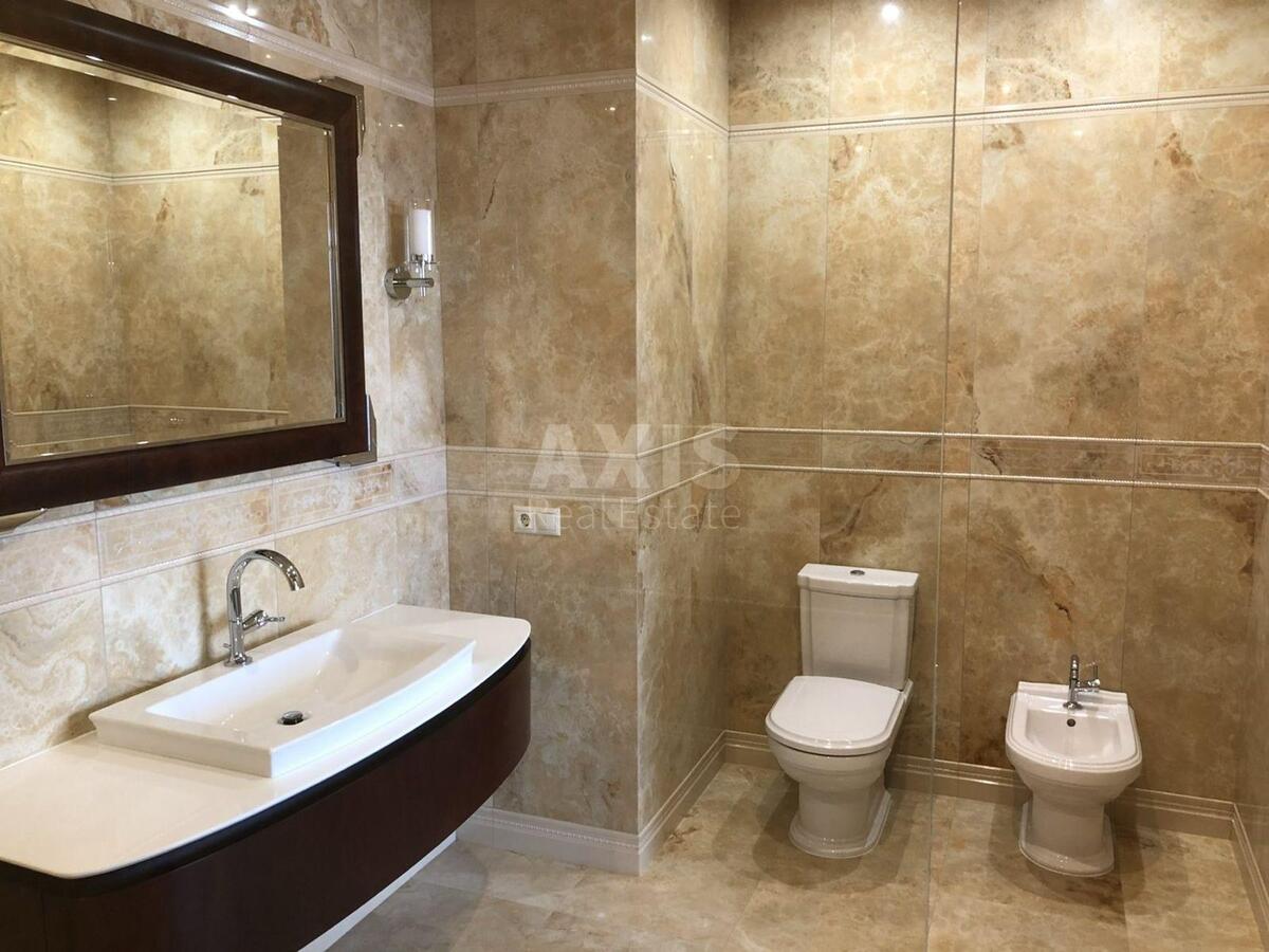 Office vul. Antonovycha 33В, 240m26192919