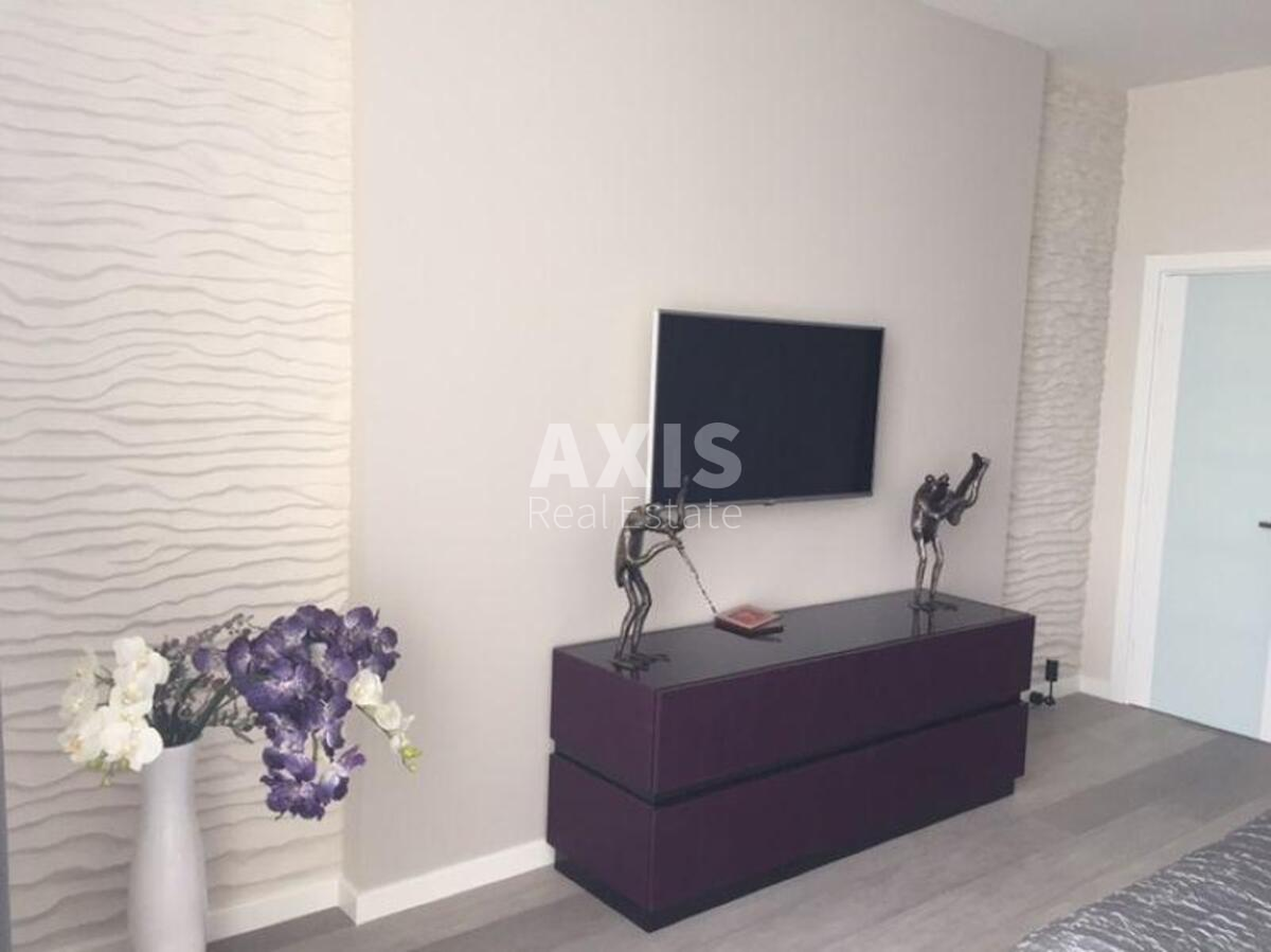 2k apartment vul. Zhyljans'ka 118