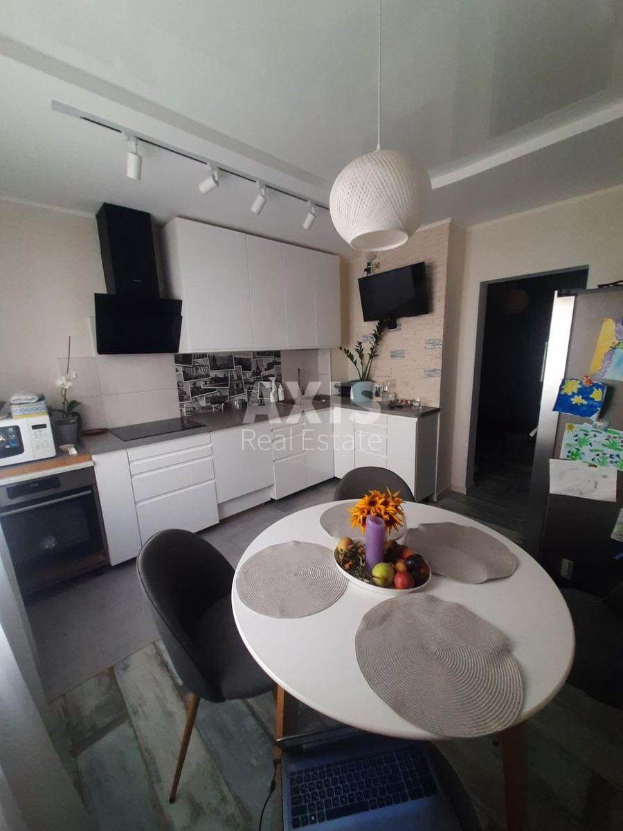 2k apartment vul. Saperno-Slobids'ka 22