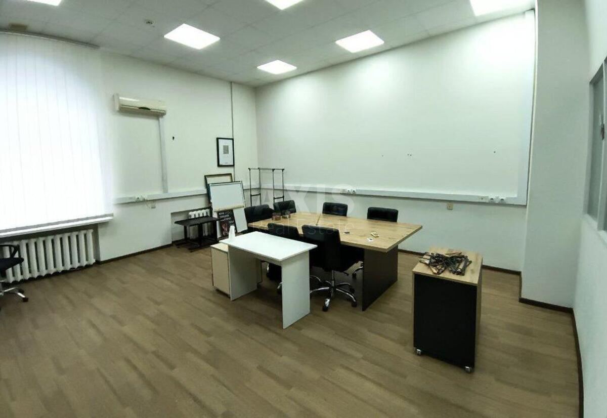 Office vul. Sichovyh Stril'civ 77, 143m21