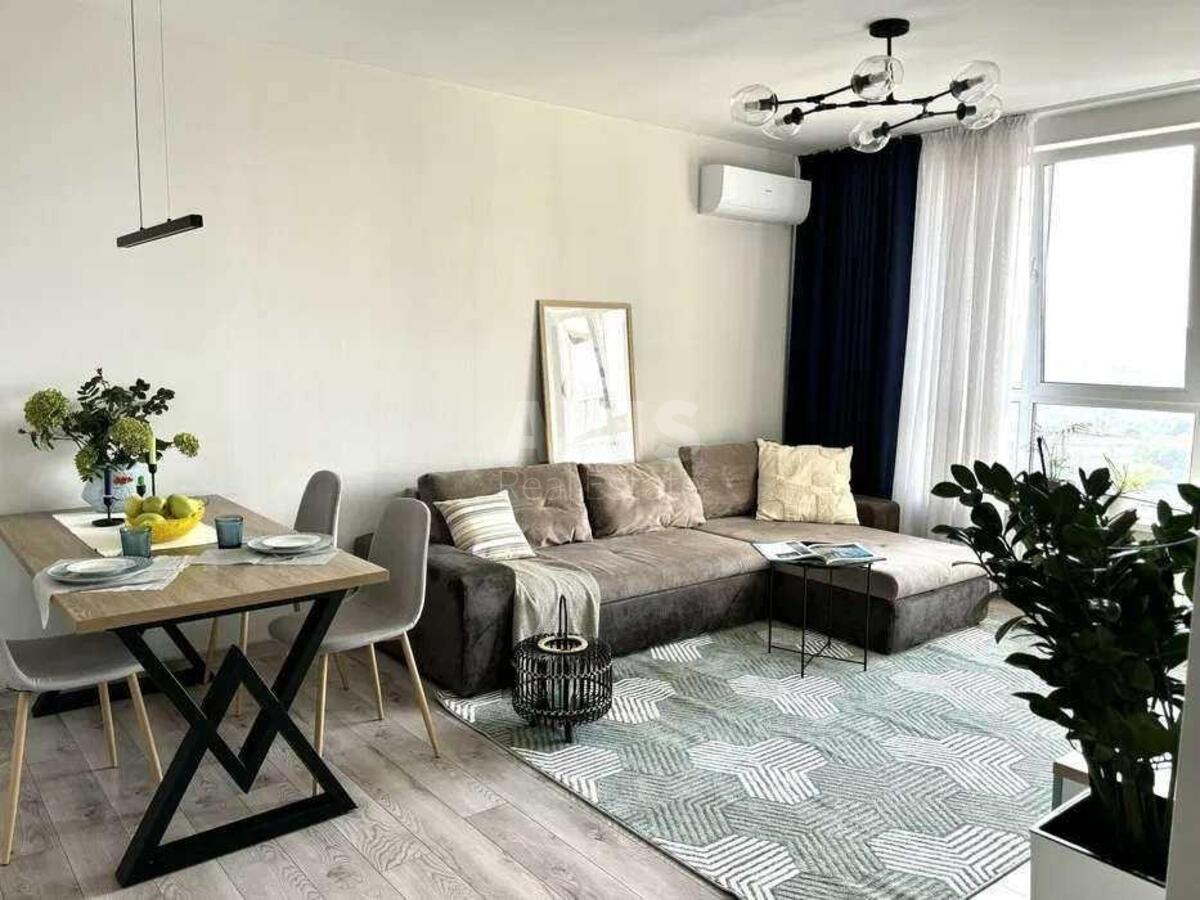 1k apartment vul. Lypkivs'kogo Vasylja Mytropolyta 111