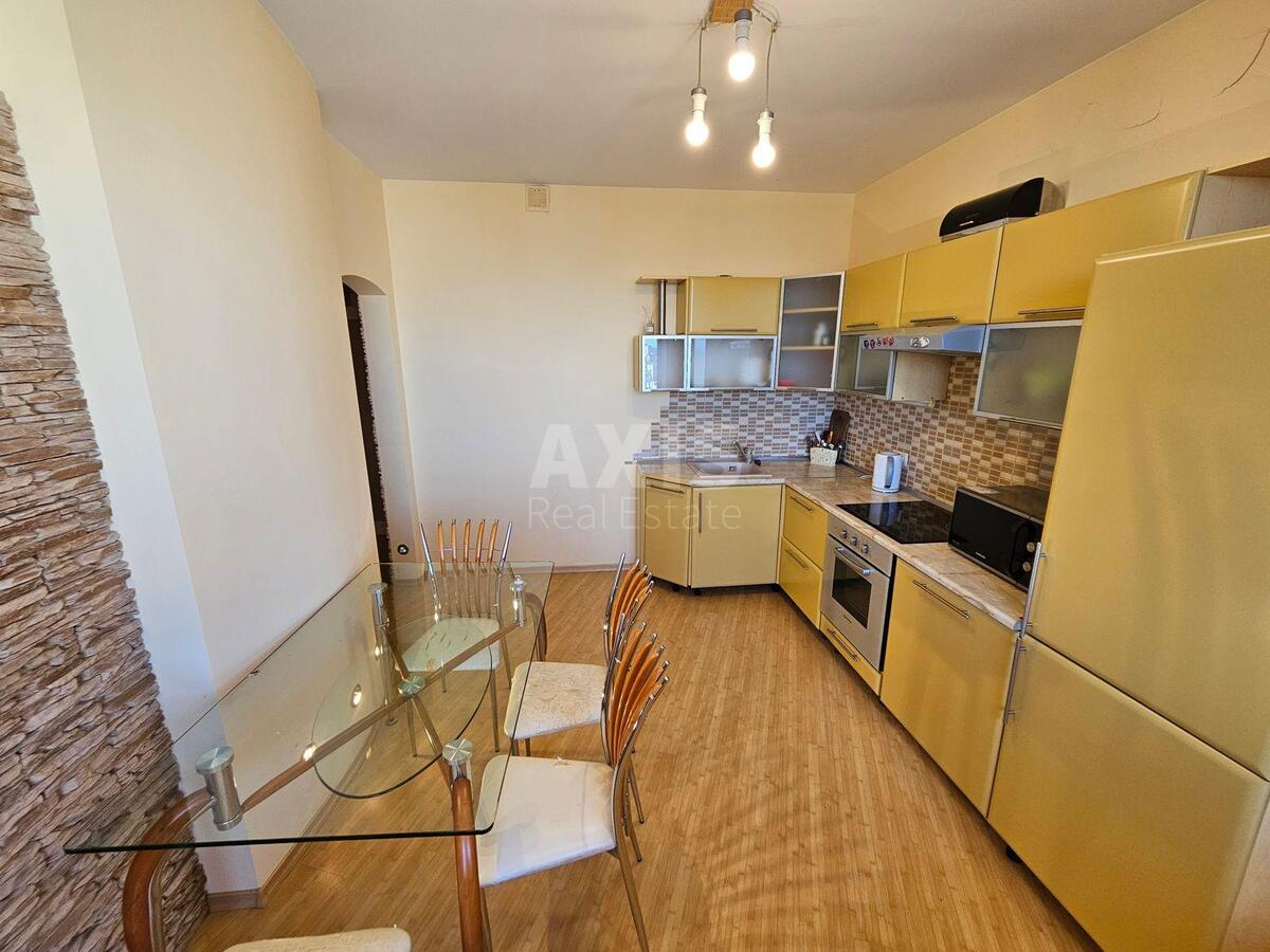 1k apartment vul. Ahmatovoi' Anny 13Д4