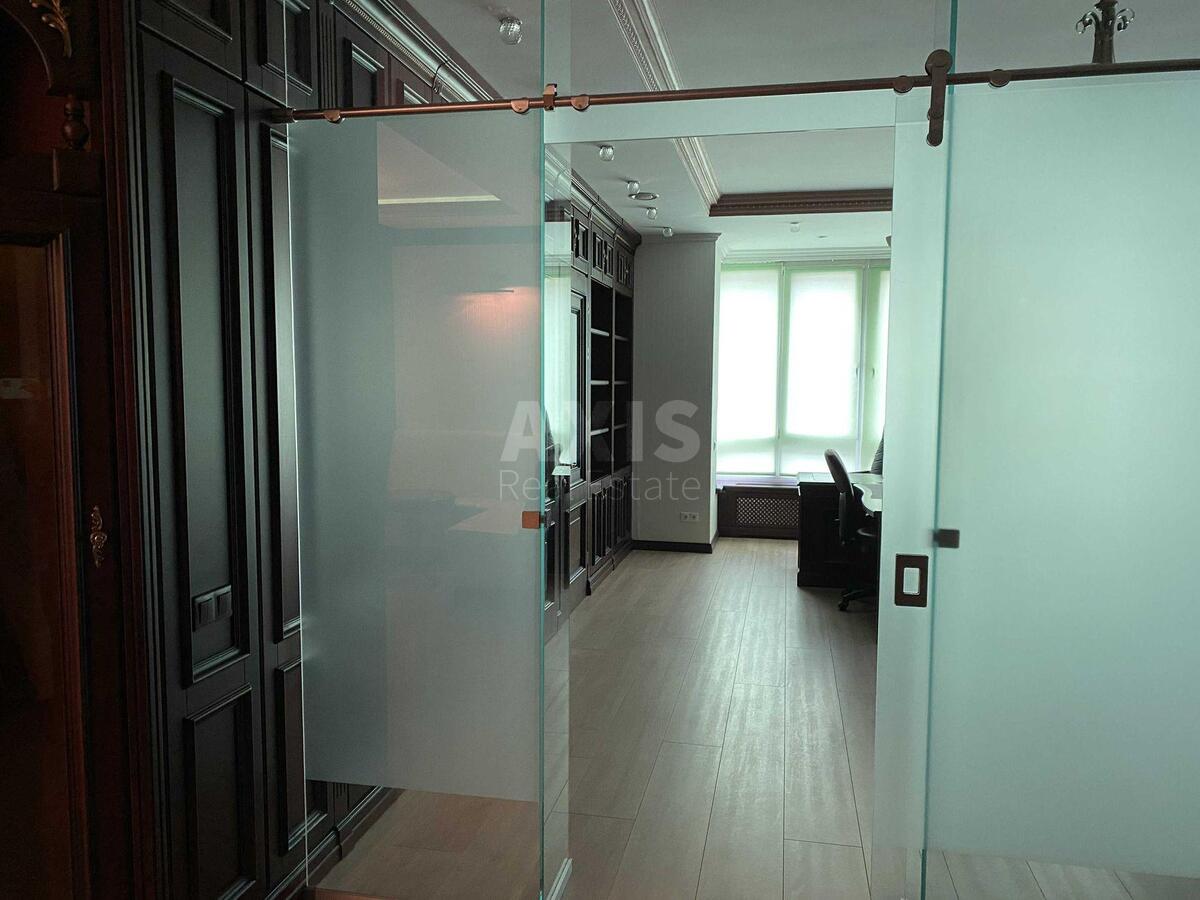 Office vul. Instytuts'ka 18, 218m23