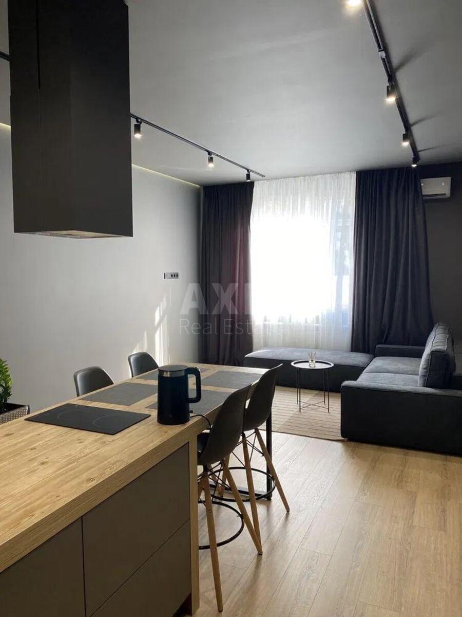 2k apartment vul. Preobrazhens'ka 8Б1
