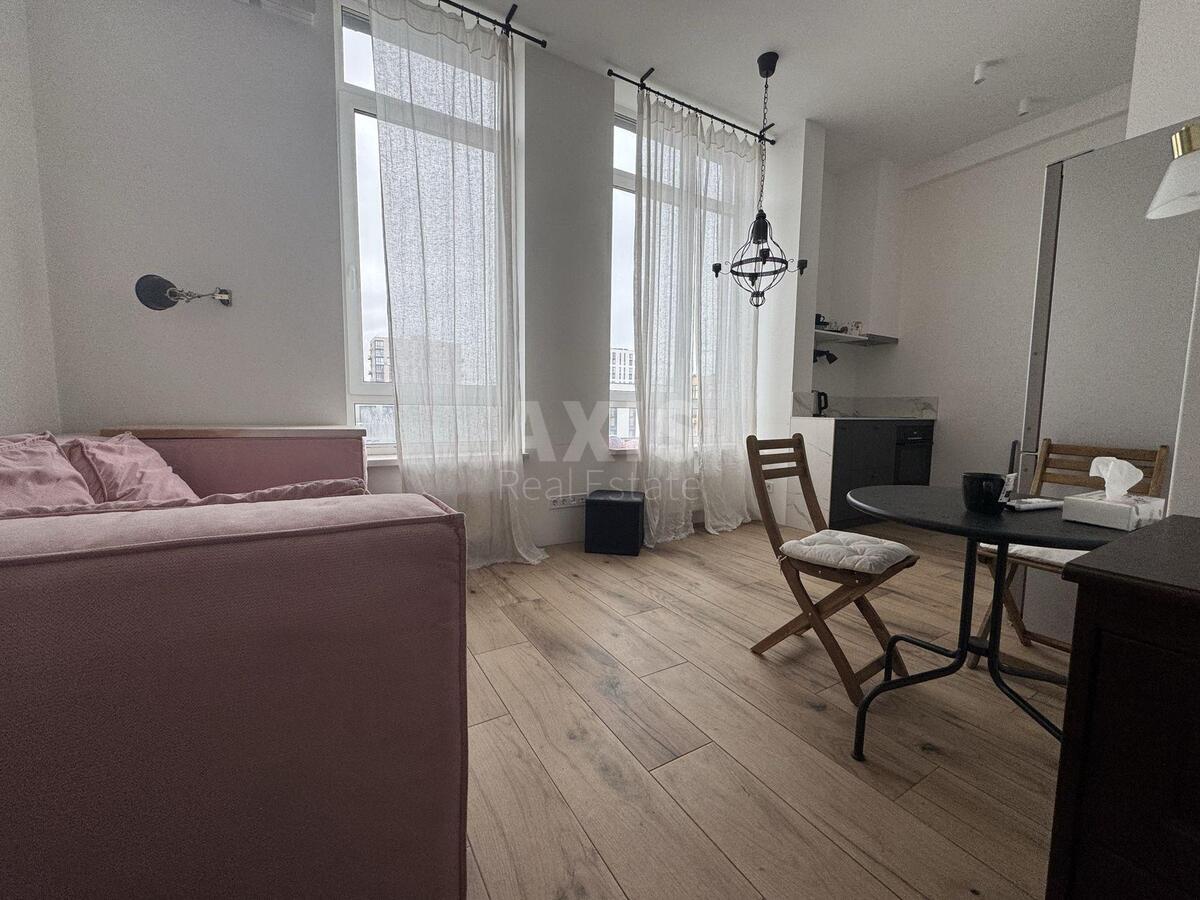1k apartment vul. Saljutna 2Б605605