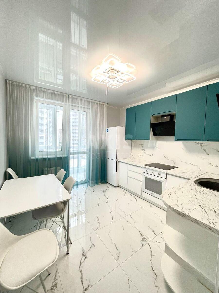 1k apartment nab. Dniprovs'ka 18