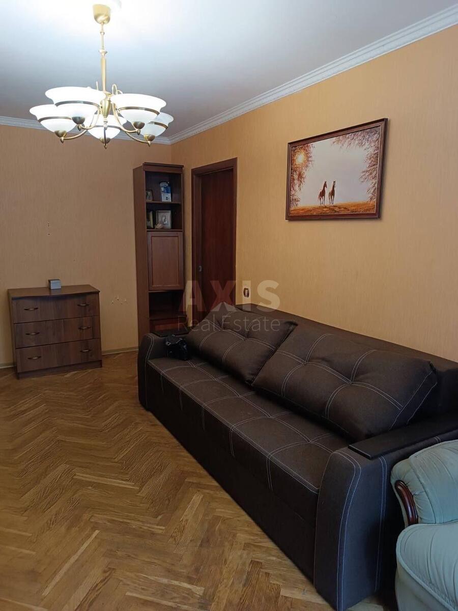 2k apartment vul. Jevgena Konoval'cja 15/32