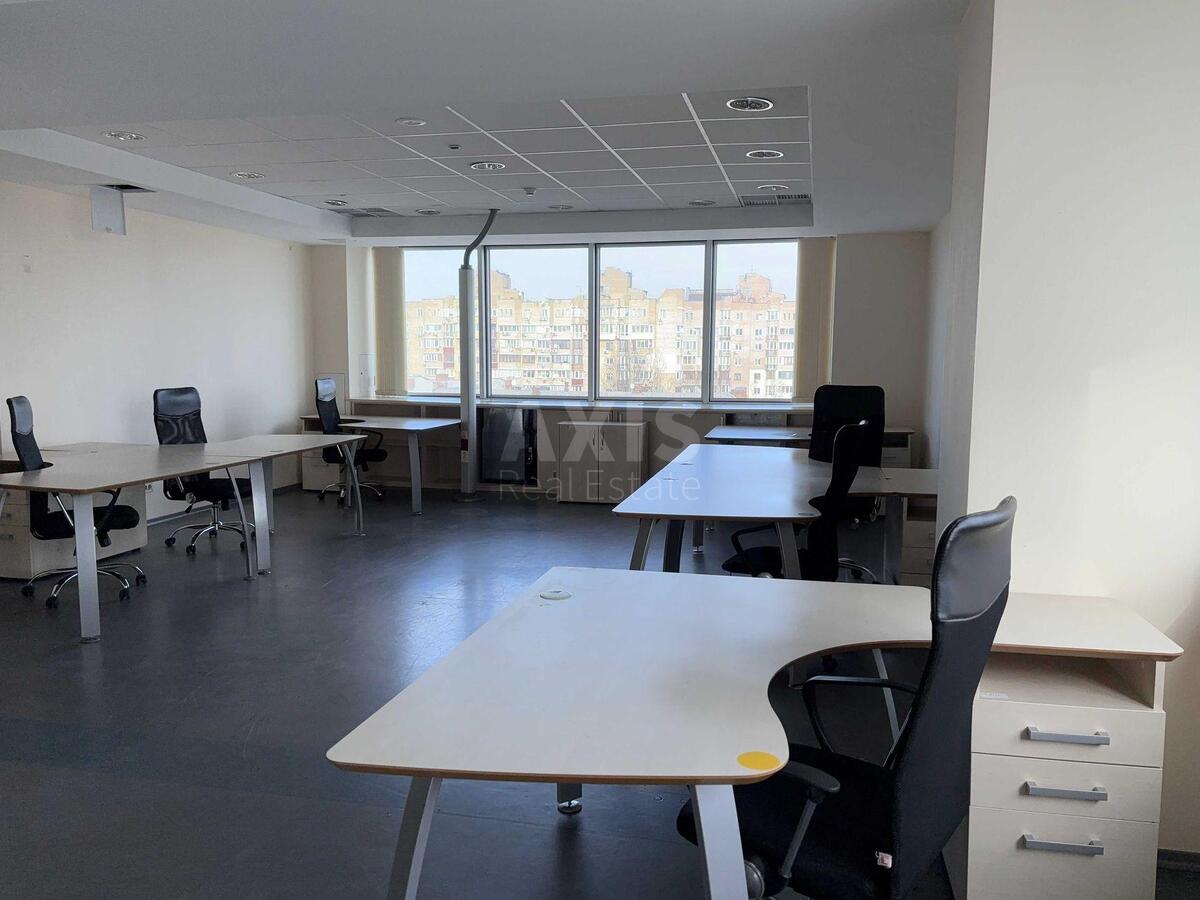 Office vul. Degtjarivs'ka 53, 800m28