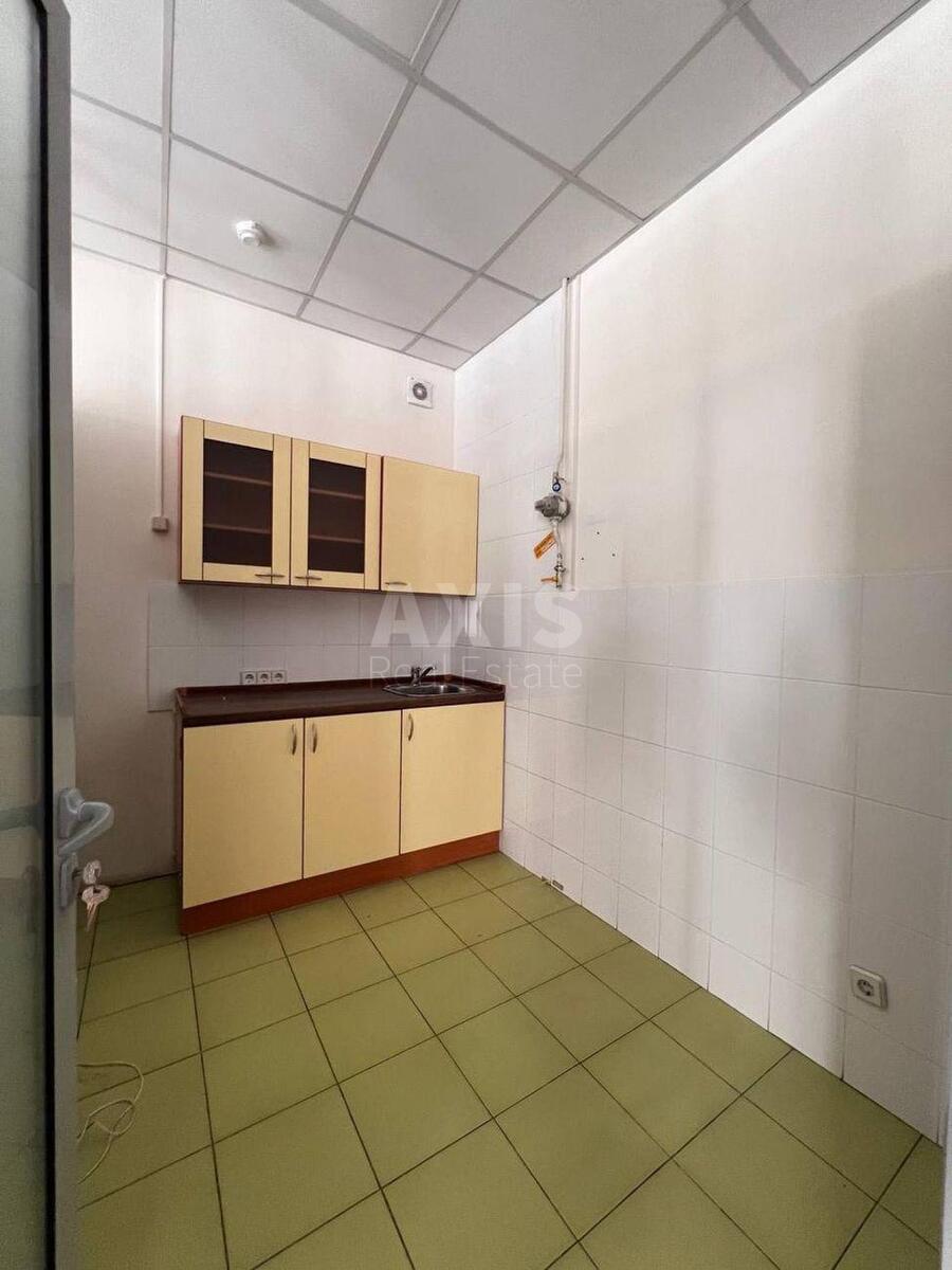Office vul. Borychiv Tik 30, 350m211