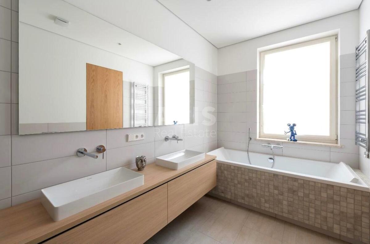 4k apartment vul. Skoropads'kogo Pavla 35/396379216