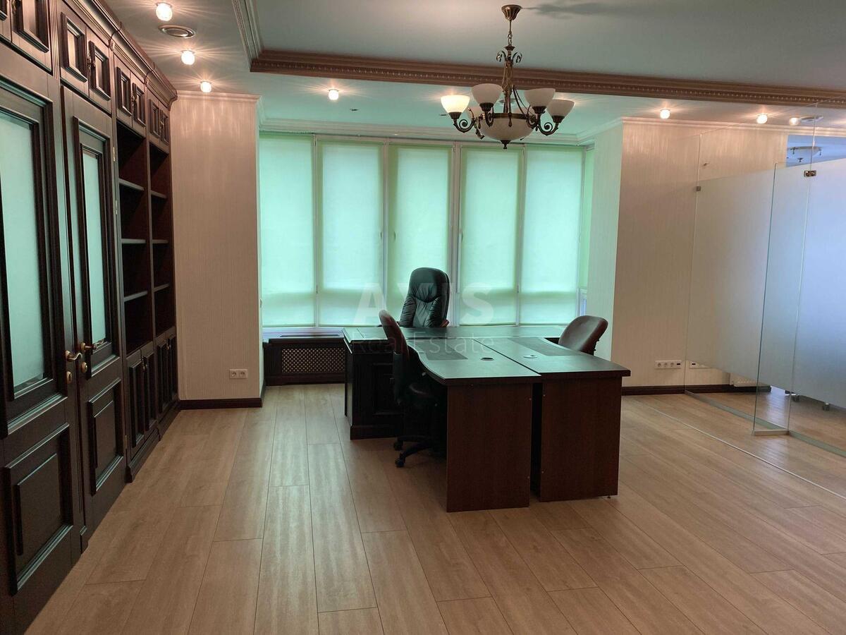 Office vul. Instytuts'ka 18, 218m24