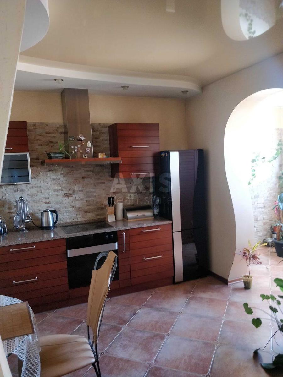 3k apartment vul. Knjazhyj Zaton 212