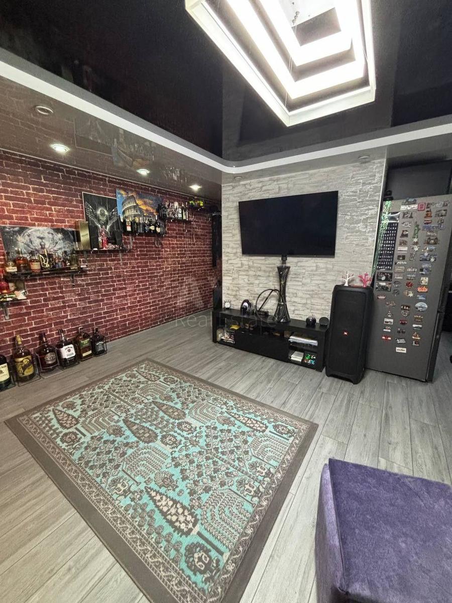 3k apartment vul. Myhajla Maksymovycha 3Г