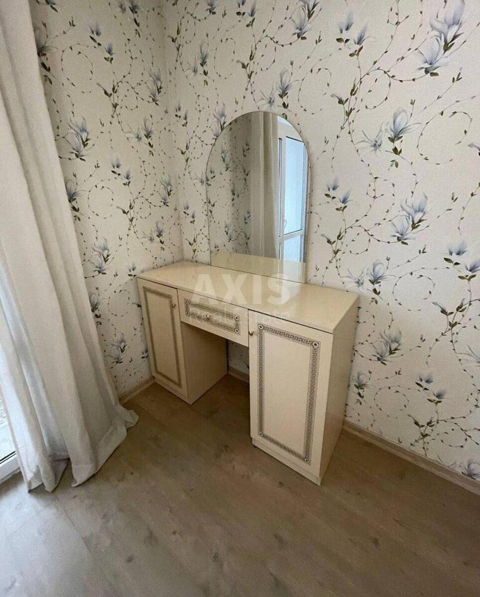 1k apartment vul. Universytets'ka 1Ф3