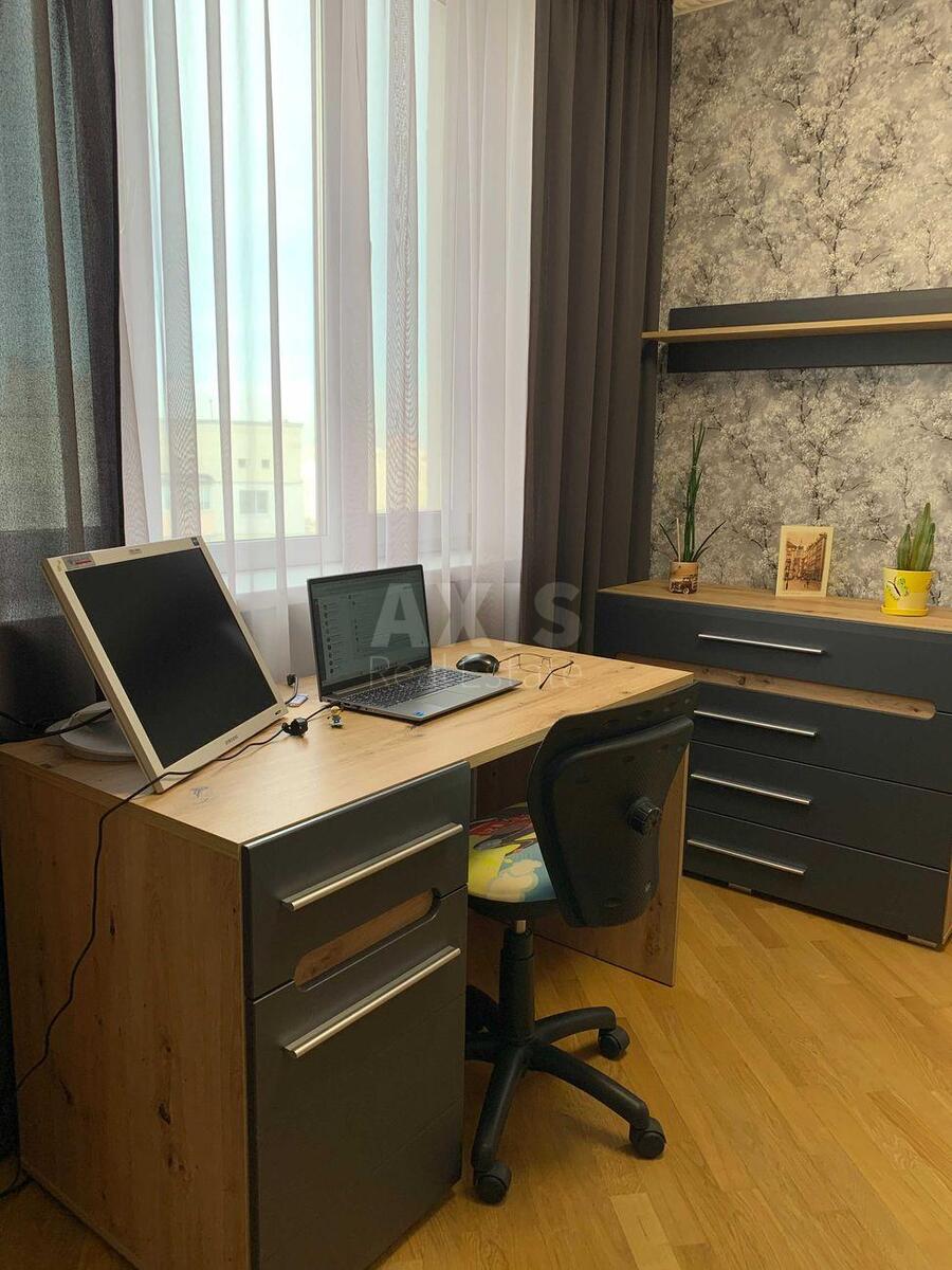 4k apartment vul. Sribnokil's'ka 16182013