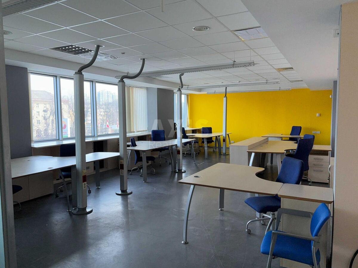 Office vul. Degtjarivs'ka 53, 800m29