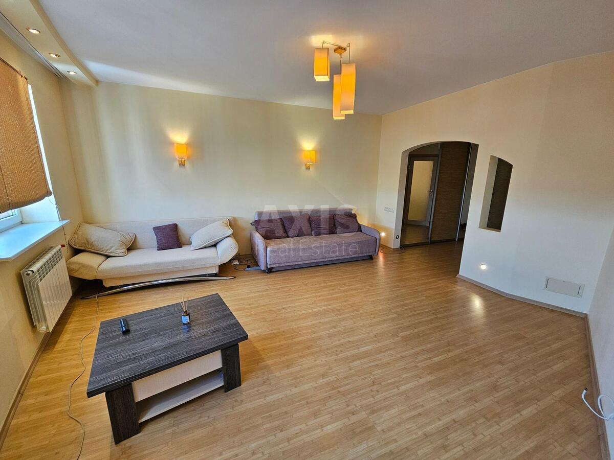 1k apartment vul. Ahmatovoi' Anny 13Д6