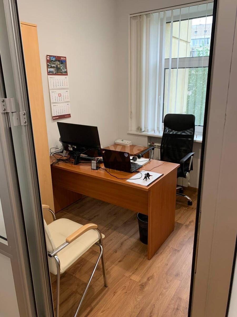 Office vul. Gonchara Olesja 41, 385m26