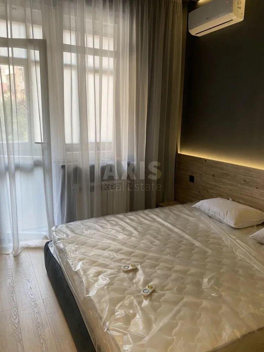2k apartment vul. Preobrazhens'ka 8Б4