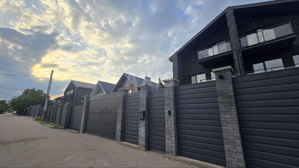 House vul. Berezova, 300m2, Kyiv city6135717