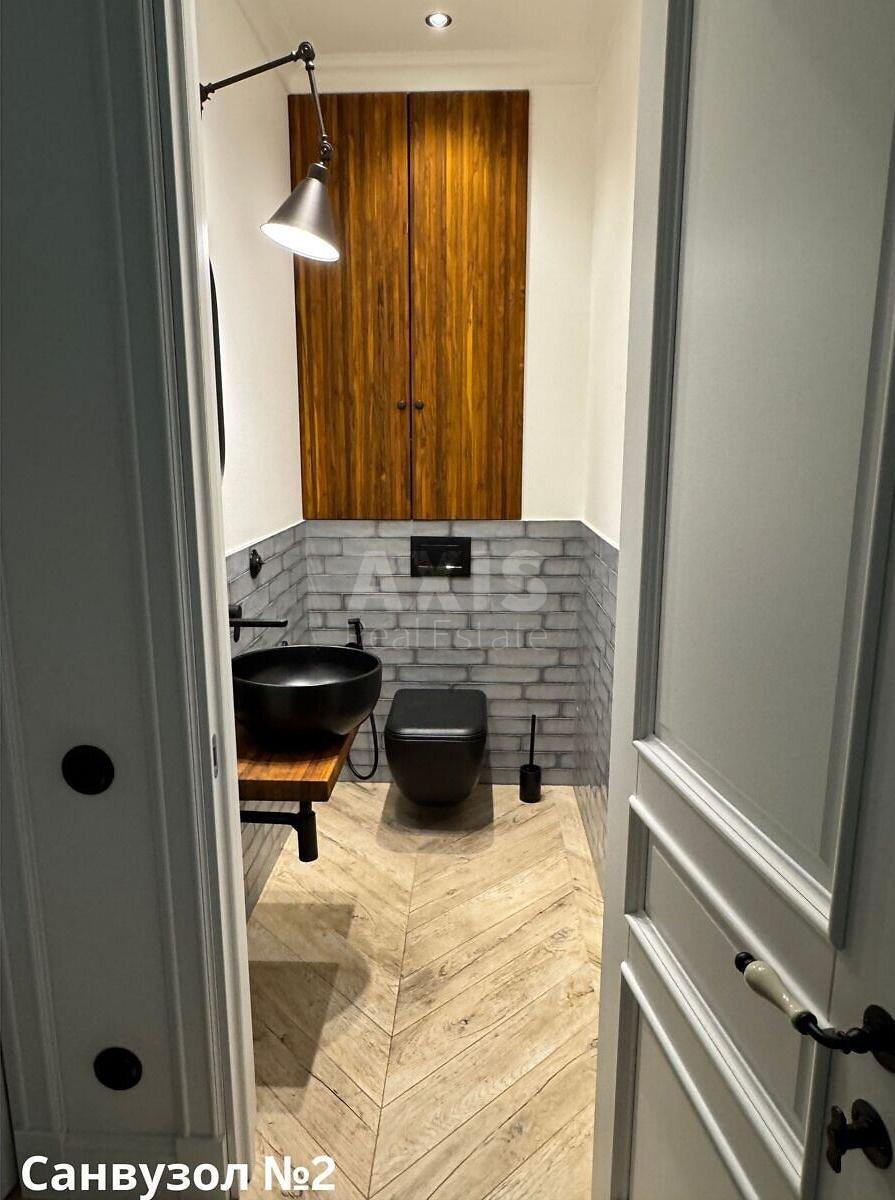 3k apartment vul. Vozdvyzhens'ka 9/1922