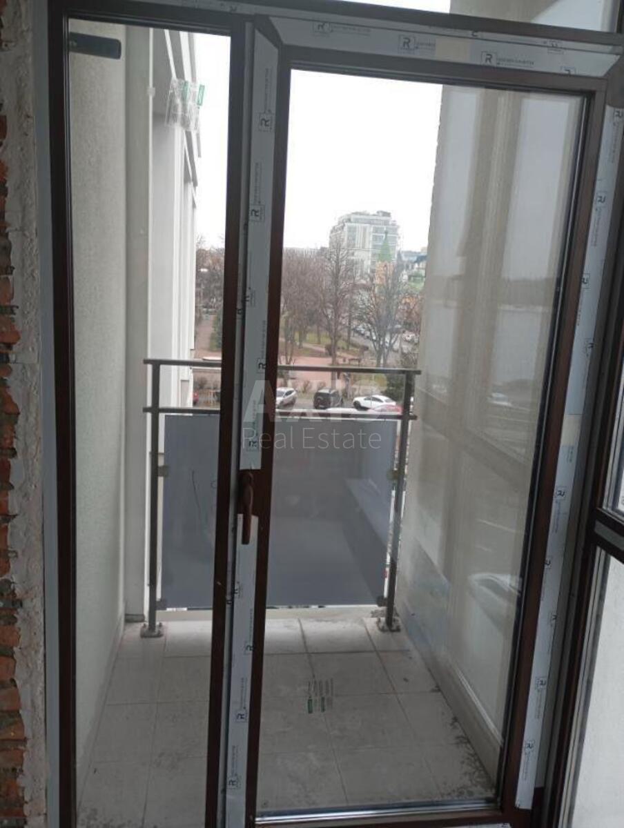 1k apartment vul. Naberezhno-Hreshhatyc'ka 212