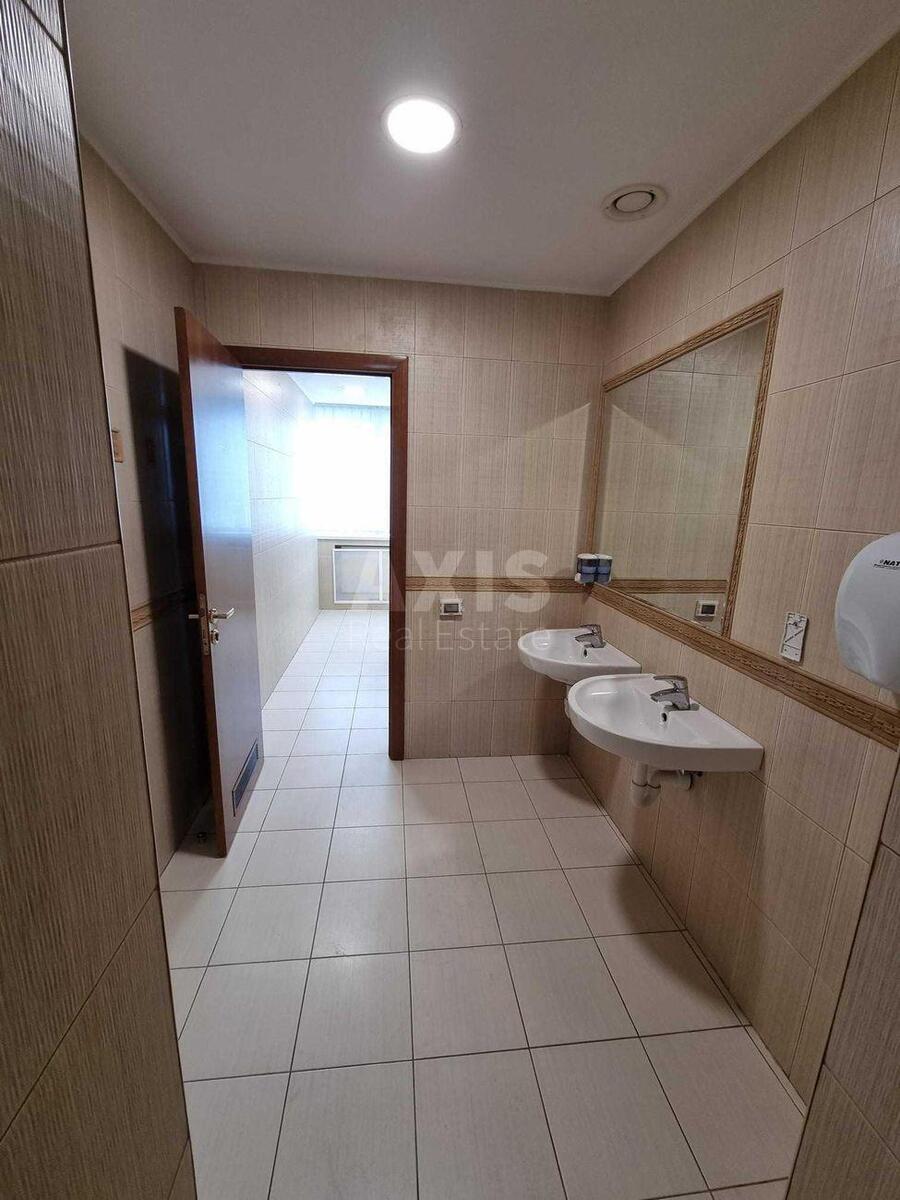 Office vul. Degtjarivs'ka 53, 800m211