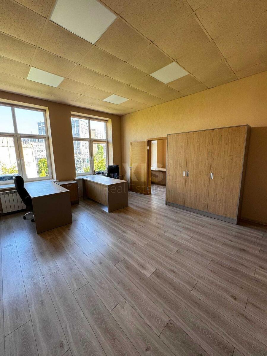 Office vul. Turgenjevs'ka 82, 280m20