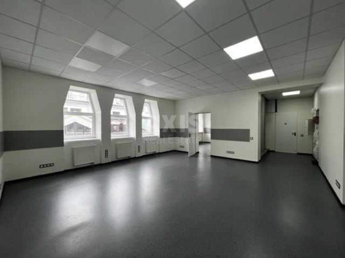 Office vul. Vozdvyzhens'ka 51А, 152m2