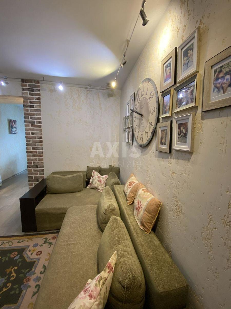 2k apartment vul. Lavruhina Mykoly 80