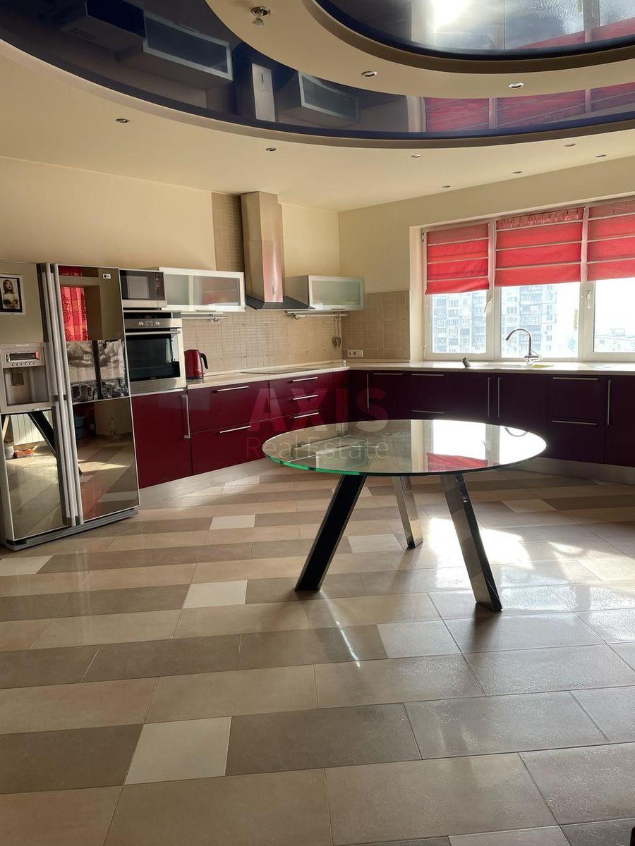 4k apartment vul. Sverstjuka Jevgena 52В0