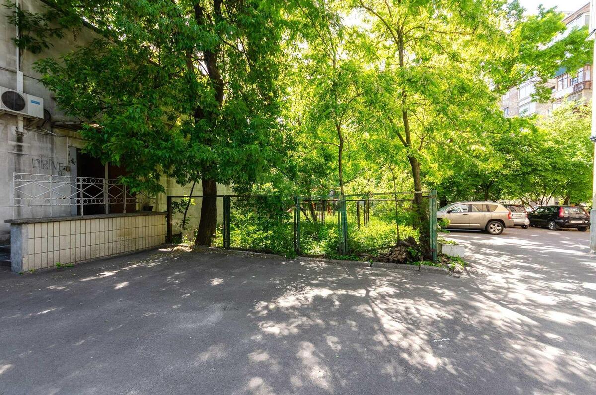 Office bul. Druzhby Narodiv 38, 56m21