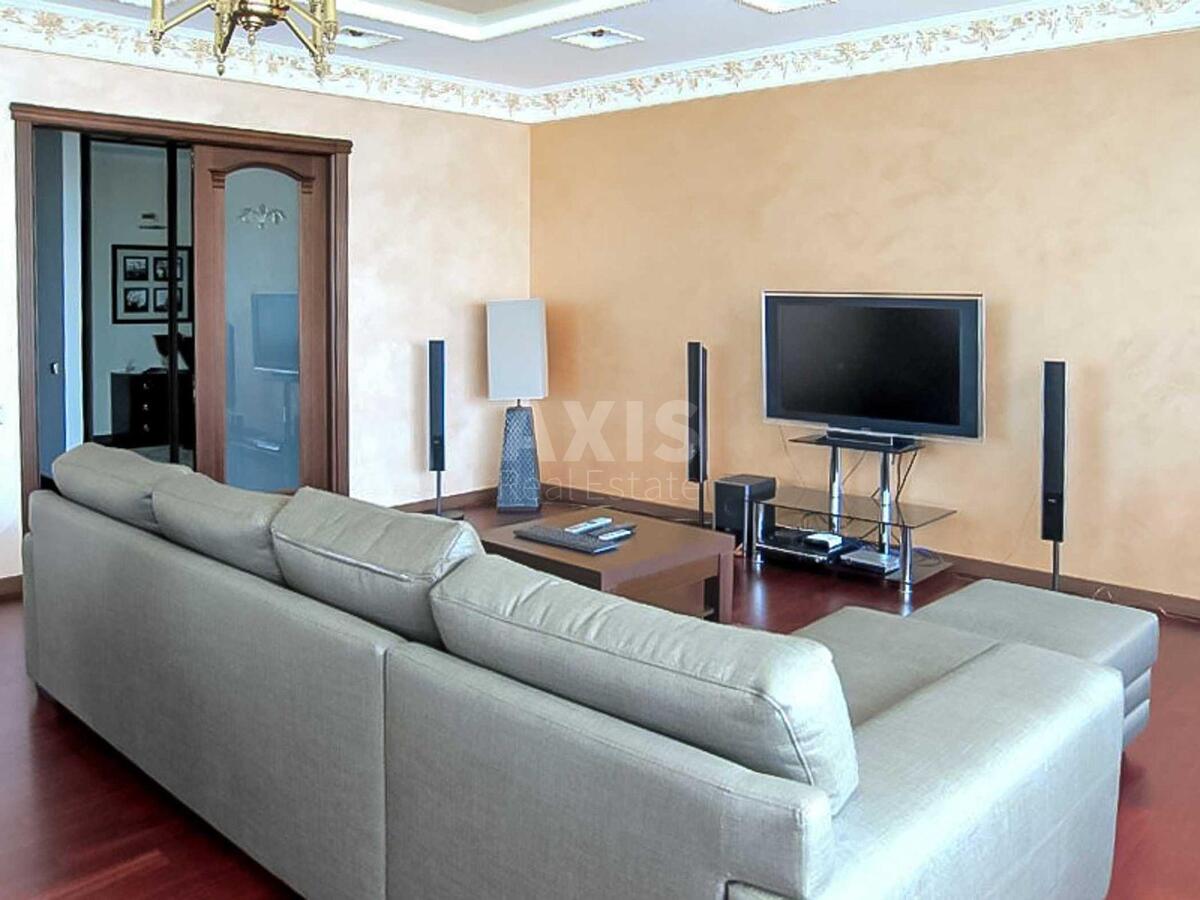 3k apartment vul. Irynyns'ka 5/244