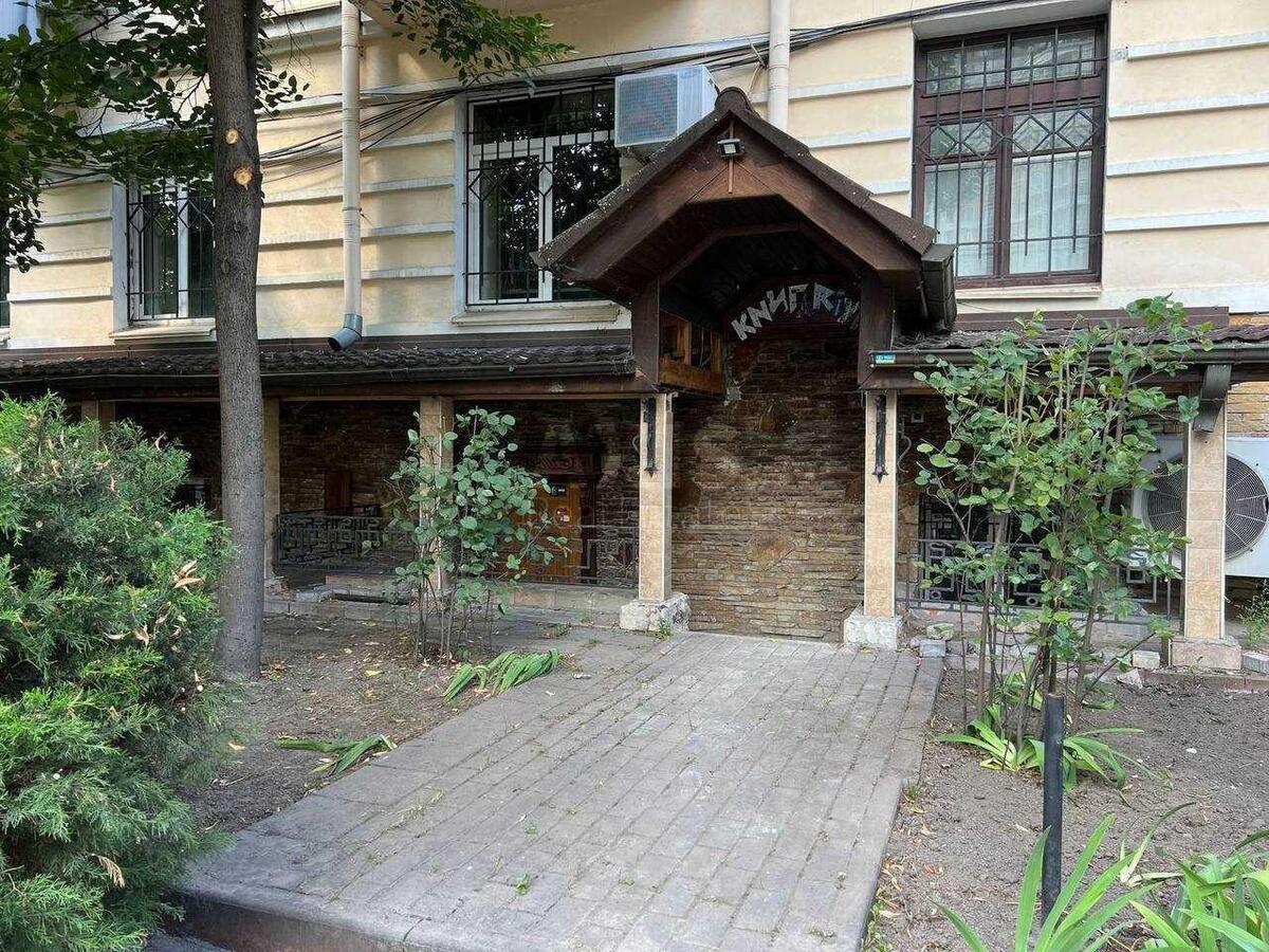 Объект торговли вул. В'ячеслава Липинського 10, 152м2