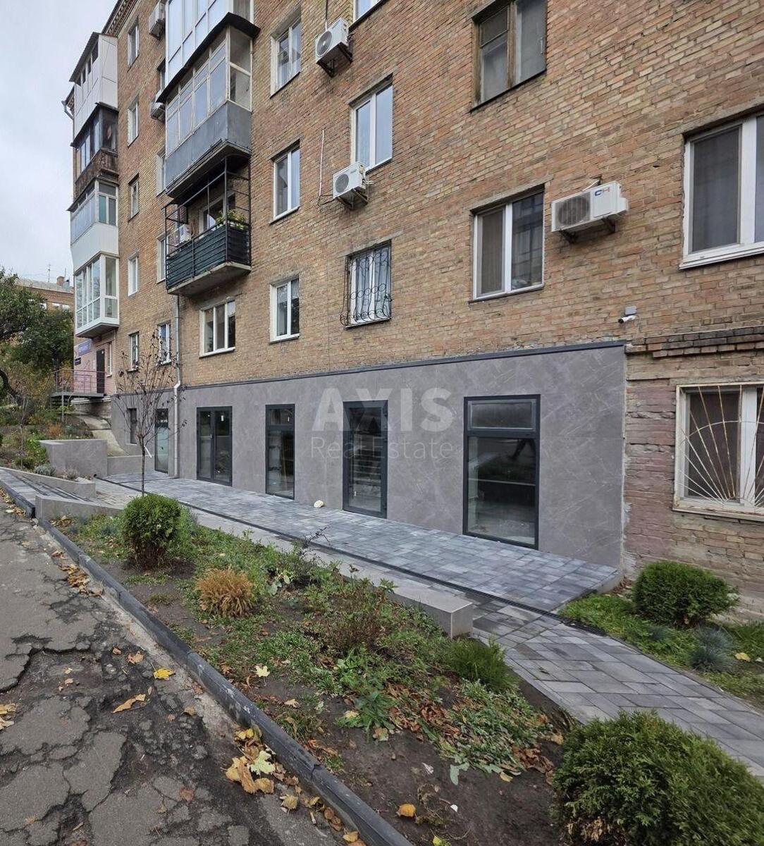 Объект сервиса ул. Евгения Коновальца 30, 57м2