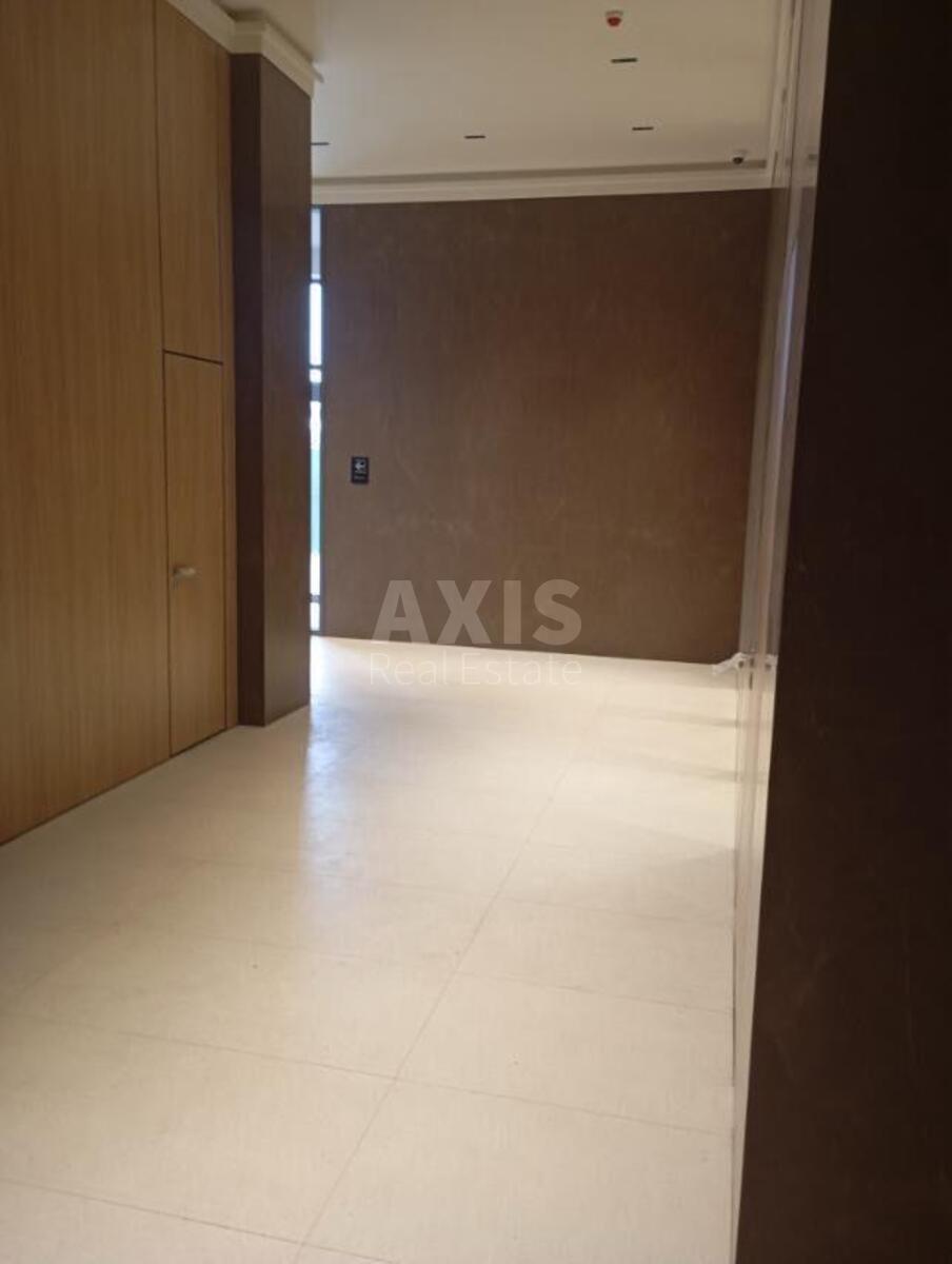 1k apartment vul. Naberezhno-Hreshhatyc'ka 213