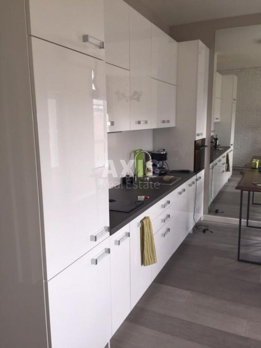2k apartment vul. Zhyljans'ka 1181