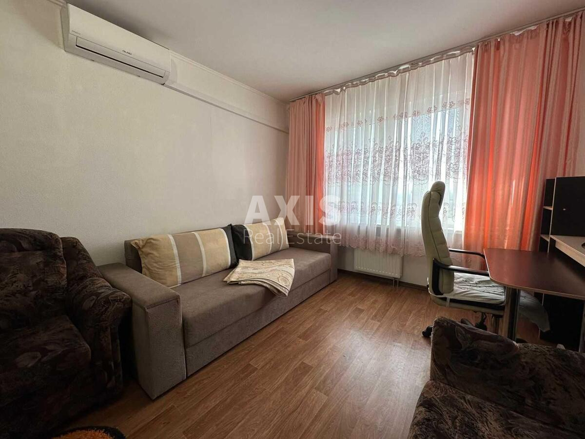 1k apartment vul. Rusovoi' Sofii' 71
