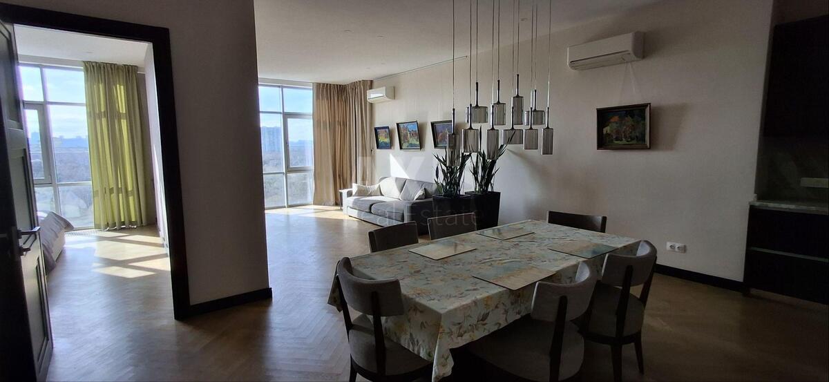 1k apartment bul. Darnyc'kyj 8Б1