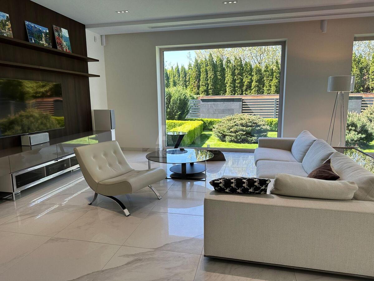 House vul. Central'na, 500m2, Kyiv city