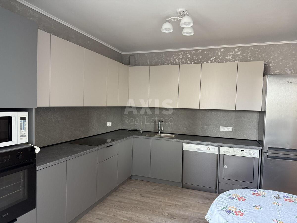 3k apartment vul. Vyshnjakivs'ka 7Б