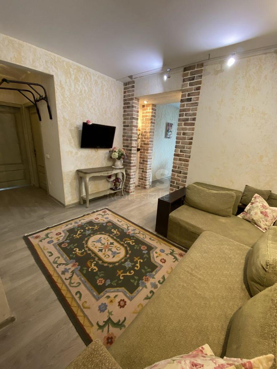 2к квартира ул. Лаврухина Николая 81