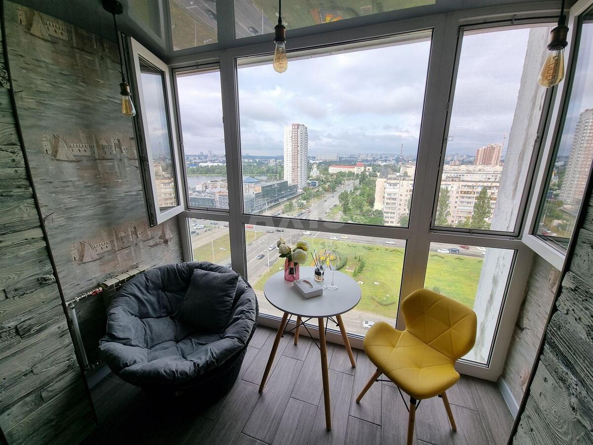 1k apartment pl. Obolons'ka 10