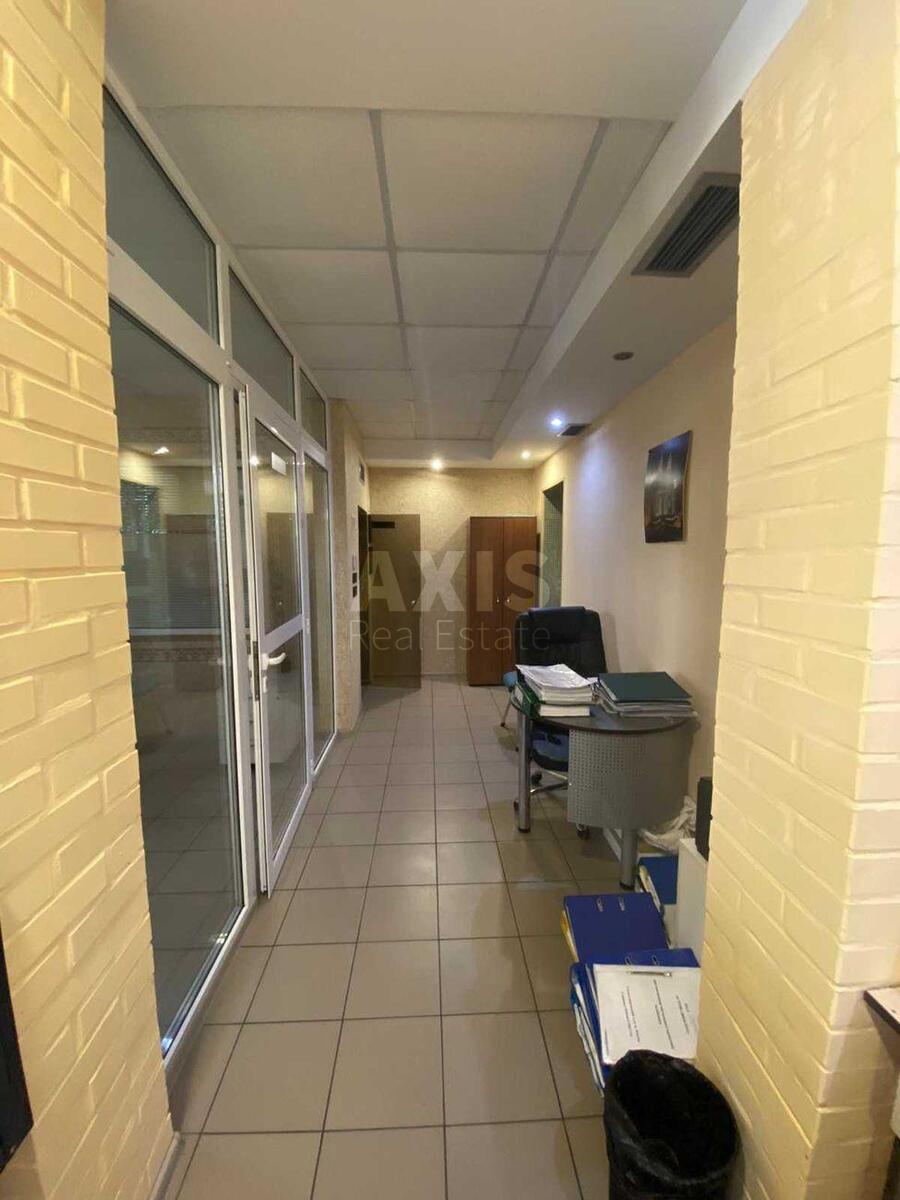 Office vul. Vyborz'ka 89А, 230m210