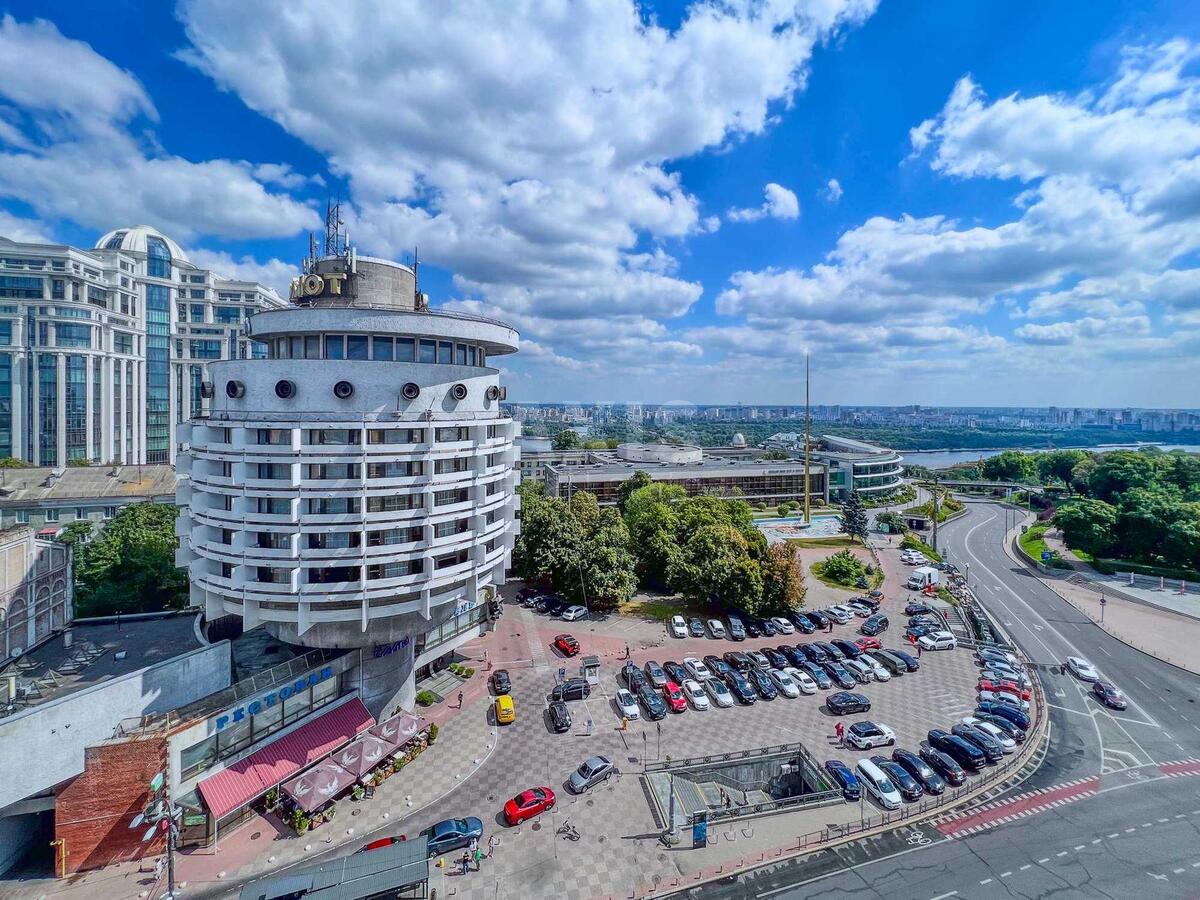 4k apartment vul. Mazepy Ivana 165675421