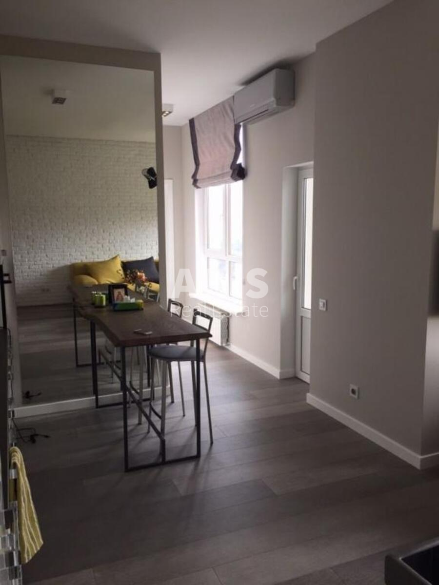 2k apartment vul. Zhyljans'ka 1182