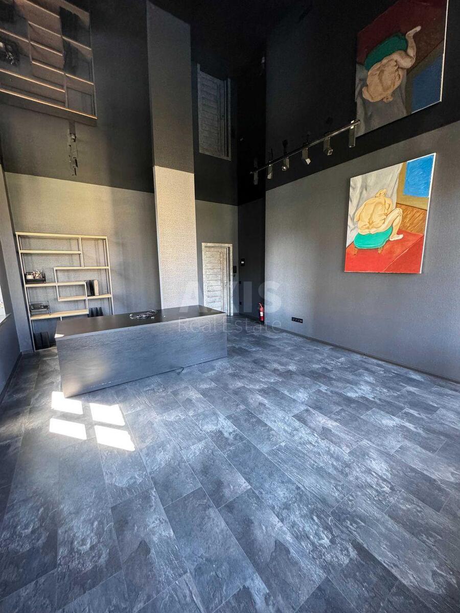 Office vul. Turgenjevs'ka 82, 280m22