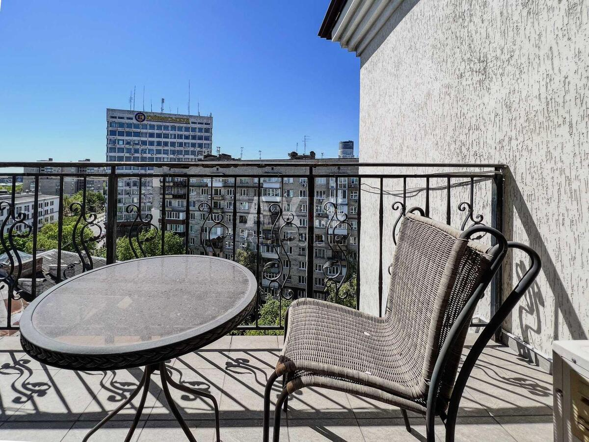 4k apartment vul. Mazepy Ivana 1614