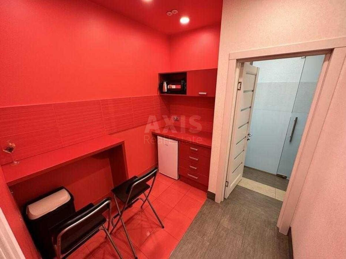 Office vul. Jevgena Konoval'cja 32Б, 100m210